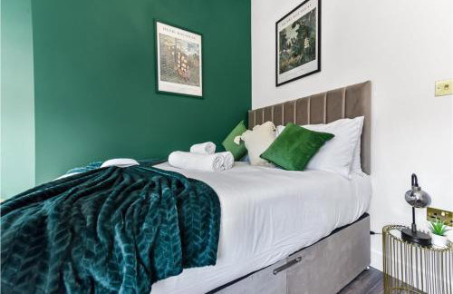 Stylish and Family Friendly 3 Bedroom Apartment - Photo 6