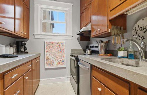 Charming 4BR Bungalow - Steps to Clarendon METRO - Foto 16