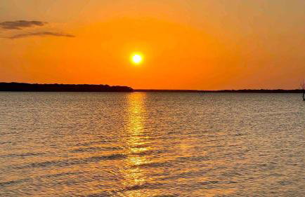 Cedar creek lake front home with Gorgeous Sunset - Foto 13