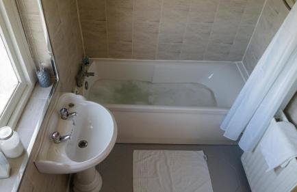 The Snug, ideal for sporting events and city breaks, hidden nook in the Heart of Newcastle, with parking, Wifi, Smart Tv, close to all local travel links - Foto 43