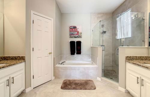 Extended Sun Deck with Private Pool in Gated Quiet Community - Foto 27