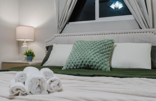 Entire Private Home with 3 Bedrooms 2 Bathrooms, Hot Tub, Garage, King Bed, Available Now - Foto 62