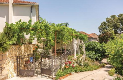 Awesome Home In Ploce With Jacuzzi - Foto 4