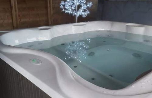 Gîte moderne avec accès indépendant, proche centre-ville et Thermes, terrasse et équipements inclus - FR-1-589-57 - Photo 3