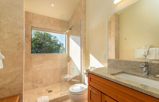 The Sixpence Beach Access Hot Tub - Foto 17