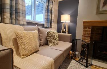 Coachway Cottage - Photo 2