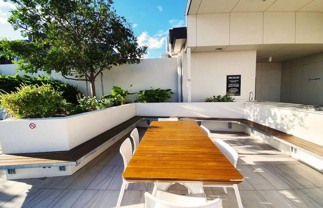 2BR Food Drink Hub Pool 2 Cars Gym Rooftop - Foto 32