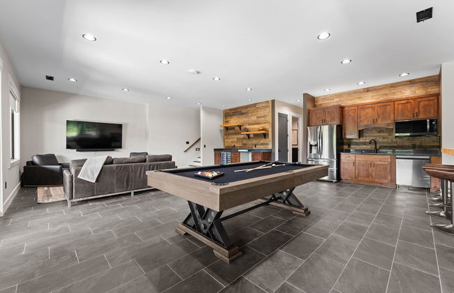 Gray Fox Lodge by Avantstay Waterslide Pool Theater Sleeps 23 - Foto 6