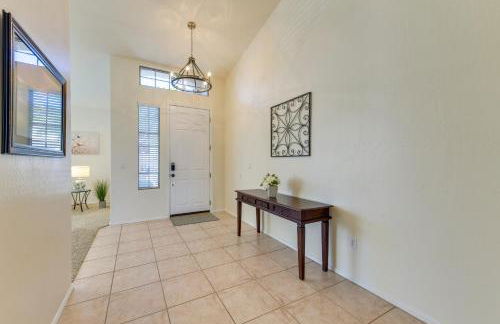 Relax Poolside in Mesa Family Home 12 Mi to Dtwn - Foto 15