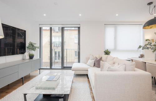 Luxury Central Mayfair Townhouse with A/C 3BR 3BA - Photo 5