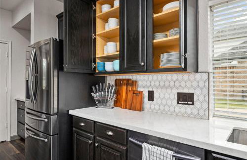 Upscale 4BR Cypress Home w Pool, Hot Tub, Theater, Sleeps 20 - Foto 11