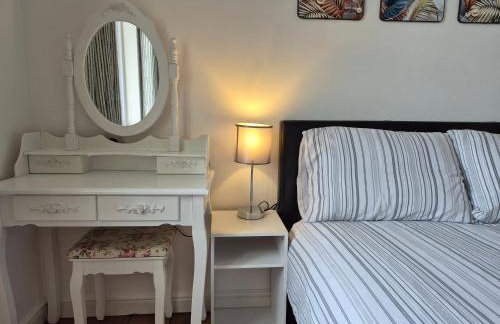 Beautiful home with 3 beds in 3 seperate rooms in Durham free parking - Foto 7