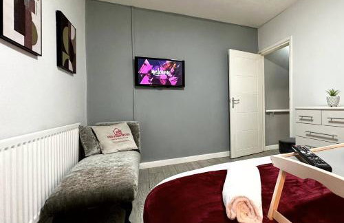 Joyful Jungle Jewel wBalcony & Foozeball-Ferndale - Foto 34