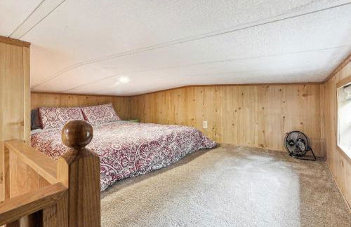 Cabin 10~ Cozy Toronto Lake Cabin ~ Walk To The Water 1 Bedroom Cabin by RedAwning - Foto 19