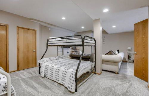 Spacious Pool House with tons of amenities! - Foto 17