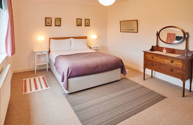 Host Stay Penrheol Farmhouse - Photo 15