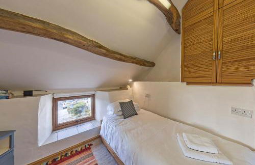 Beautiful 16th Century Ty Cerrig Cottage, set in stunning grounds with great views - Photo 18