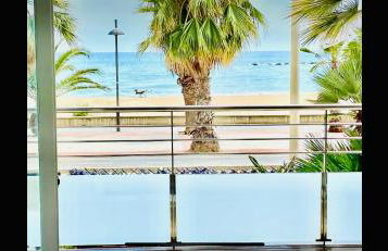 Frente a mar salida directa playa solo 30M agua - Foto 34