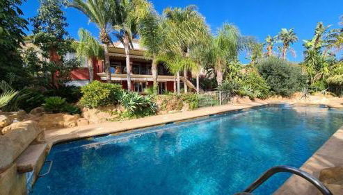 10 Bedroom 5 Star Luxury Villa & Heated Pool for 5 to 28 Guests near Alicante - Foto 2