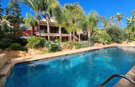 10 Bedroom 5 Star Luxury Villa & Heated Pool for 5 to 28 Guests near Alicante - Foto 2