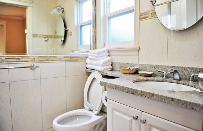 Vancouver West Private House Second Floor - Photo 11