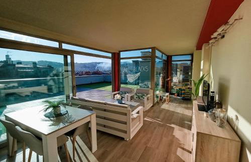 Ático Chill-Out de lujo con piscina y garaje gratis - Foto 4