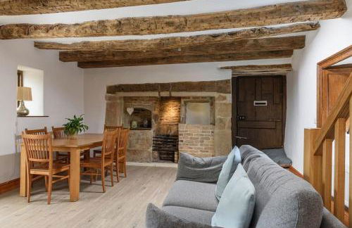 10 Bed Stunning House in village, with Hot Tub - Photo 32