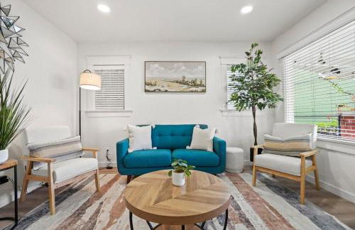 1 mile from the Beach Fire Pit, Patio, Parking! - Foto 12