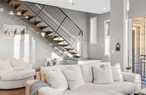 NEW Elegant Downtown Escape with Modern Comforts - Foto 1