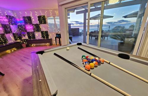 La Jolla Gem with Ocean View - 11 Beds, Hot Tub, Karaoke & Game Den - Foto 48