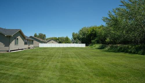 Modern Home with 3-Car Garage & Large Yard - Foto 4