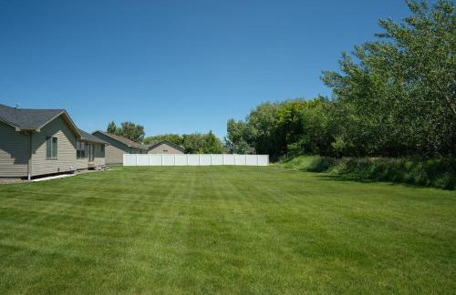 Modern Home with 3-Car Garage & Large Yard - Photo 4