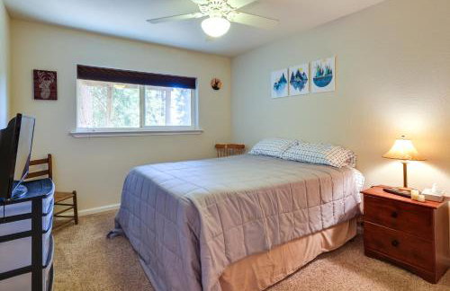 Cozy Mi-Wuk Village Cabin with Deck! - Foto 14