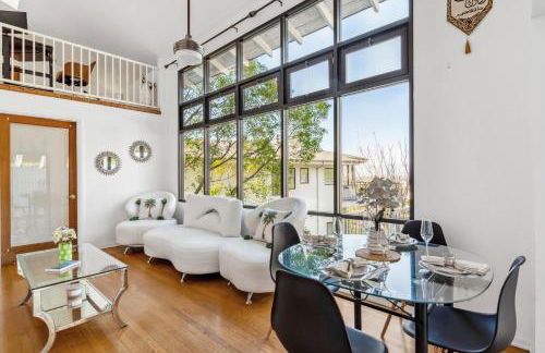 Quiet Home with Spectacular Scenic Mountain Views near Universal Studios Hollywood - Photo 10