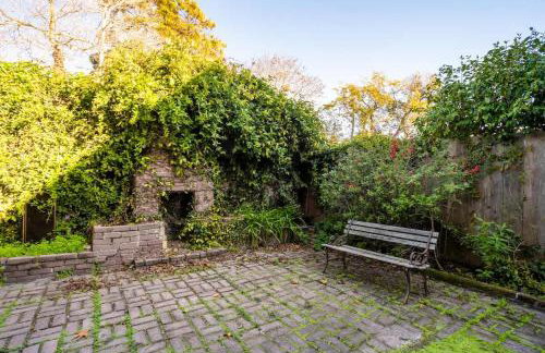 Garden Oasis Cozy Home Near Bart Shop with Parking - Photo 31