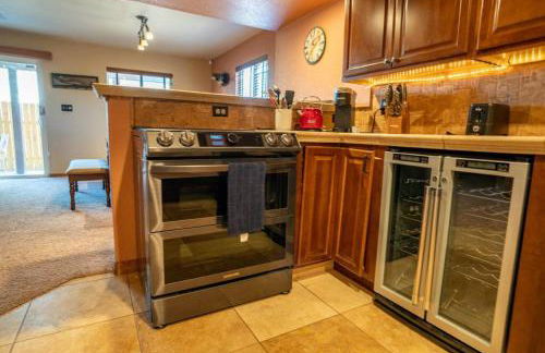 Bear Creek Lodge - Spa - Fire Table - 3min to Trails - Foto 23