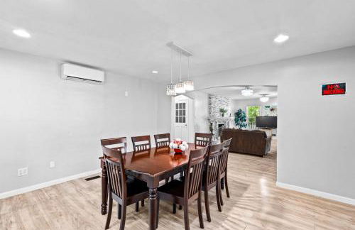 Lilburn Gateway with Game Loft, Fire Pit, Stone Mountain - Foto 25