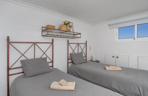 Two bedroom, two bathroom, balcony, pool area, view - Photo 14