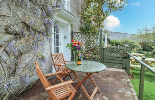 Wisteria Cottage - Photo 14