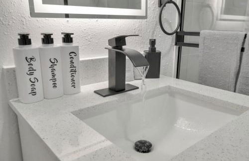 Walk to Stadium, 2 Parking spots, Dog Park, BBQ - Foto 13