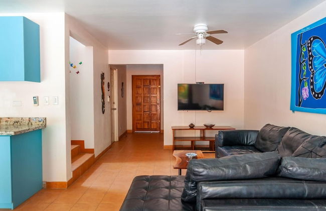 Nicely priced duplex in Surfside with private pool and AC in every room - Photo 14