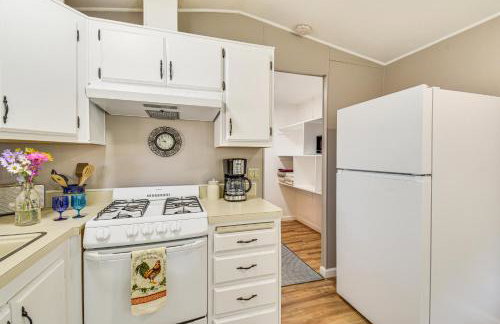 La Grange Home with Covered Patio and Gas Grill! - Foto 10