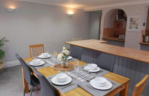 Croeso; Cosy and ideally located for mountains and beaches - Photo 14