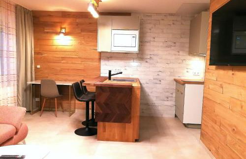 RIVER SIDE near FRANKFURT-AIR CONDITION-PRIVATE PARKING - Foto 1