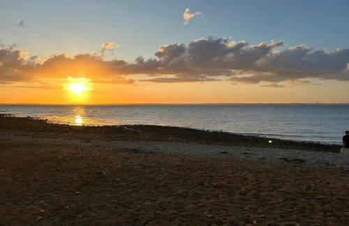 luxury new 3 bed caravan with stunning sea view on private beach in Thorness bay - Foto 37