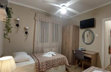 ALICE'S ARt HOUSE - Photo 16