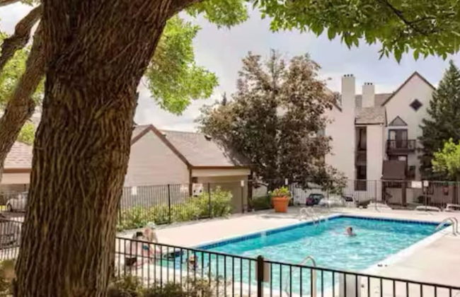 French Inspired Stay Fireplace Coffee bar Cozy - Foto 31