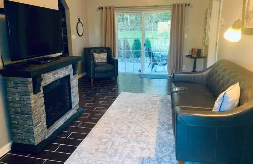 Updated 3bd Cottage on Bike Trail w/ River access! - Foto 11