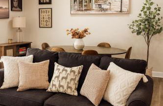 Quiet Stylish Stay with Office Space near Downtown - Foto 1