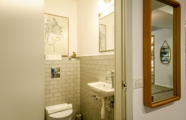 Charming 2BR Apt w a Breathtaking Patio - Foto 27